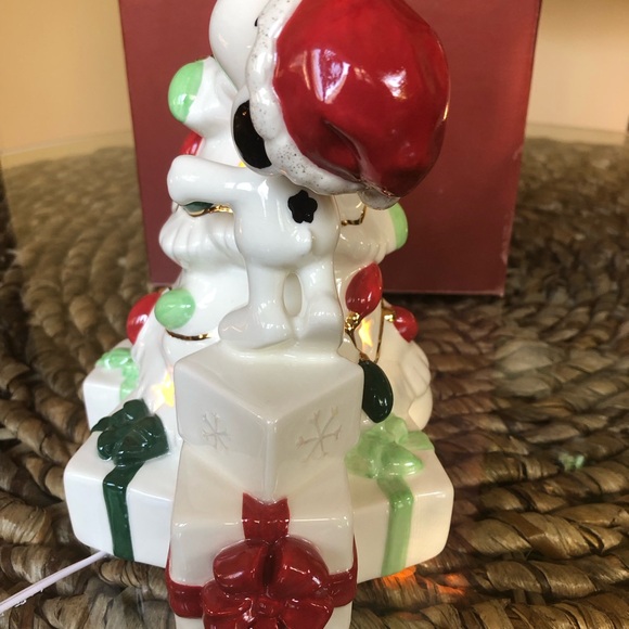 Lenox Snoopy’s Christmas Lighted Figurine Collectible 8.5” x 7.5” Original Box. - Picture 3 of 11